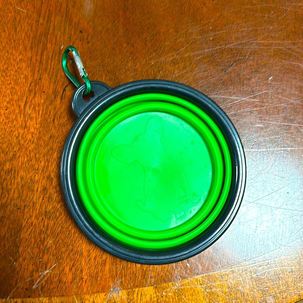 Portable dog water bowl